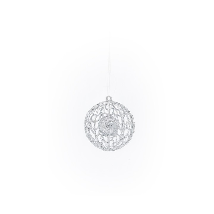 Boule décorative en filigrane argenté, légère et aérienne, suspendue dans un fond blanc.