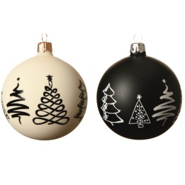 Twee kerstballen, één wit met zwarte tekeningen en één zwart met witte illustraties.