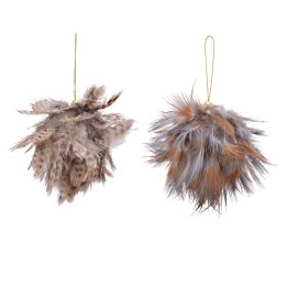 Twee pluizige decoraties van diverse bruin- en grijstinten, versierd met veren en gouden lint.