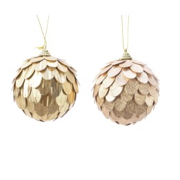Boules décoratives dorées, couvertes d'écailles brillantes, suspendues par un fil doré.