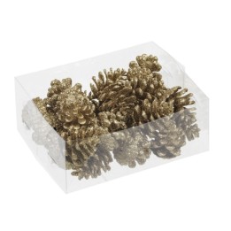 Glanzende gouden dennenappels in een doorzichtige verpakking.
