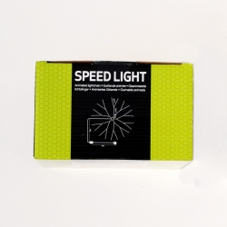 Boîte rectangulaire avec fond noir et motif vert, indiquant un éclairage rapide.