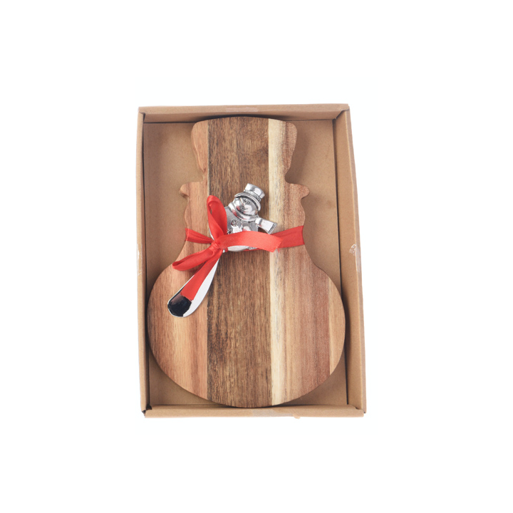Houten snijplank in de vorm van een gitaar, met een zilveren mes en een rode strik.
