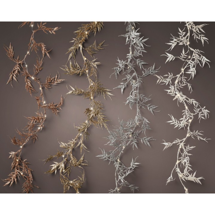 Vijf takken in diverse metallic tinten, van brons tot zilver, met delicate bladeren.
