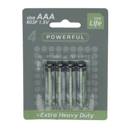 Quatre piles AAA dans un emballage gris avec des inscriptions vertes et blanches.