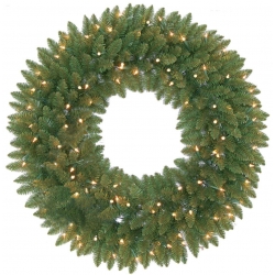 Couronne de Noël en branches vertes, ornée de lumières blanches scintillantes.