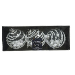 Drie glazen kerstballen in een zwarte doos, versierd met witte glitters en strikjes.
