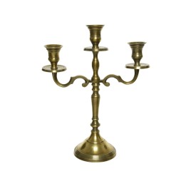 Klassieke, glanzende bronzen kandelaar met drie armen en een elegante, ronde voet.