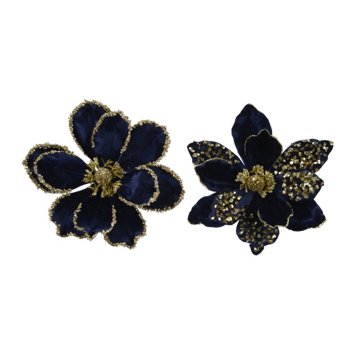 Twee luxe bloemenbroches in diepblauw fluweel, versierd met gouden randen en glinsterende details.