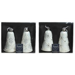 Twee sets witte kerstklokken met delicate versieringen in een elegante doos.