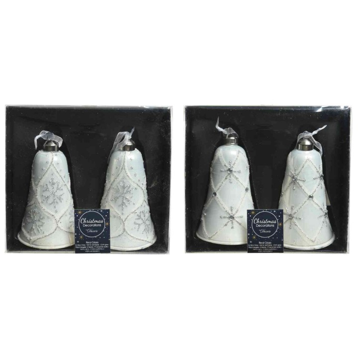 Twee sets witte kerstklokken met delicate versieringen in een elegante doos.