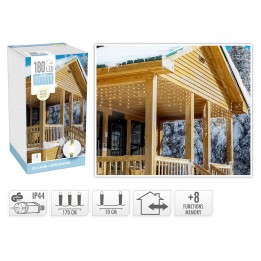 Guirlande lumineuse LED blanche, suspendue sous un auvent en bois, décor hivernal.