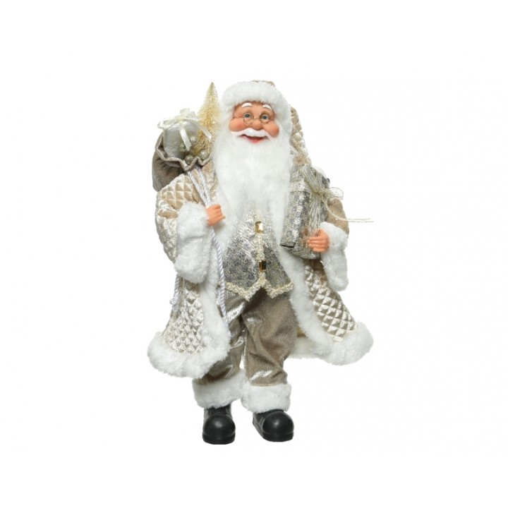 Kerstman in glinsterende, zilveren outfit met witte bont, vrolijk en met geschenken op zijn rug.