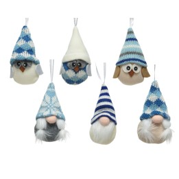 Ornements amusants en feutre, oiseaux et gnomes aux chapeaux tricotés bleus et blancs.
