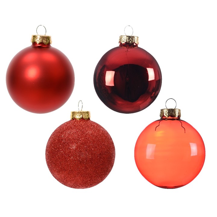 Vier kerstballen in verschillende tinten rood: glanzend, mat, glinsterend en transparant.