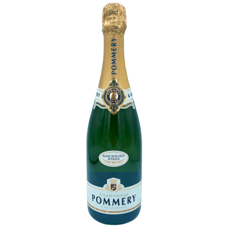 Bouteille de champagne élégante, étiquette bleue et dorée, verre transparent et brillant.