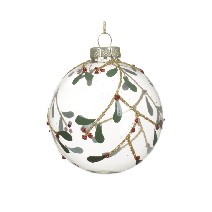 Transparante kerstbal versierd met groene takjes en rode bessen, afgewerkt met gouden details.