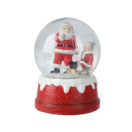 Boule à neige festive avec le Père Noël et un enfant, socle rouge décoré de neige.