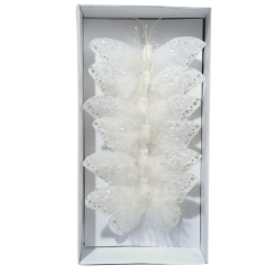 Zes delicate, witte vlinders met glinsterende details in een stijlvolle doos.