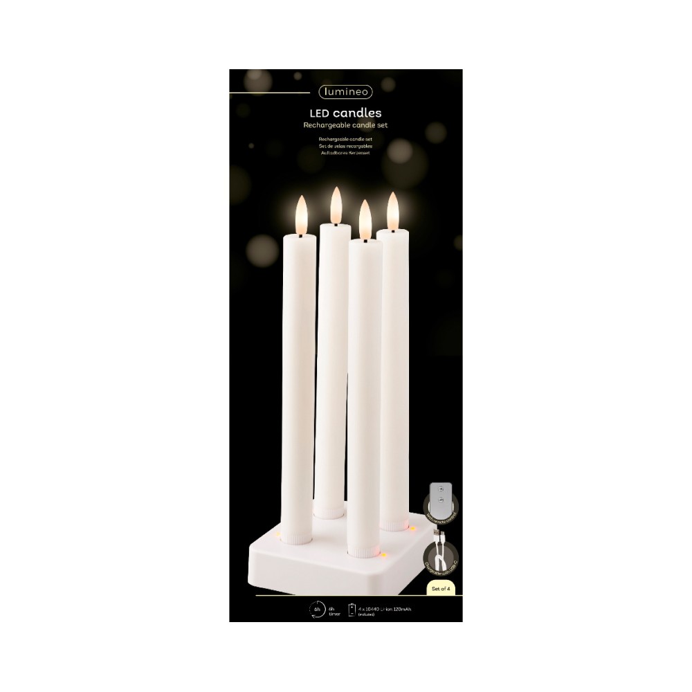 Vier witte LED-kaarsen op een moderne, witte houder met een sfeervolle achtergrond.