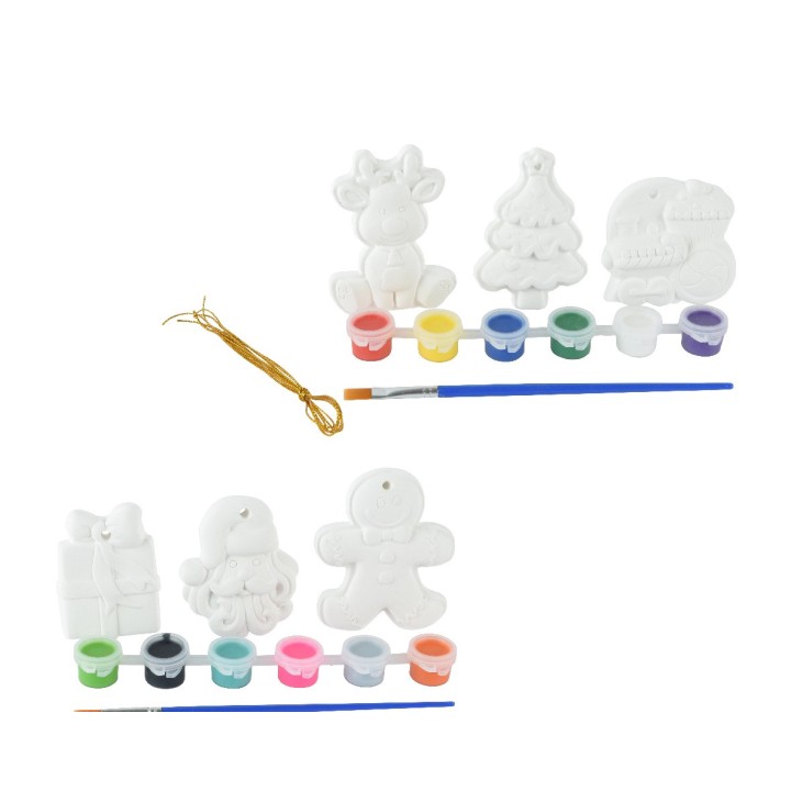 Kleine, witte keramische figuren om te schilderen met verschillende kleuren verf en een kwast.