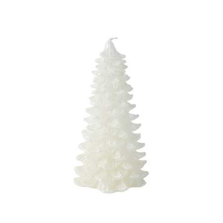 Witte kaars in de vorm van een dennenboom met golvende lagen en een puntige top.