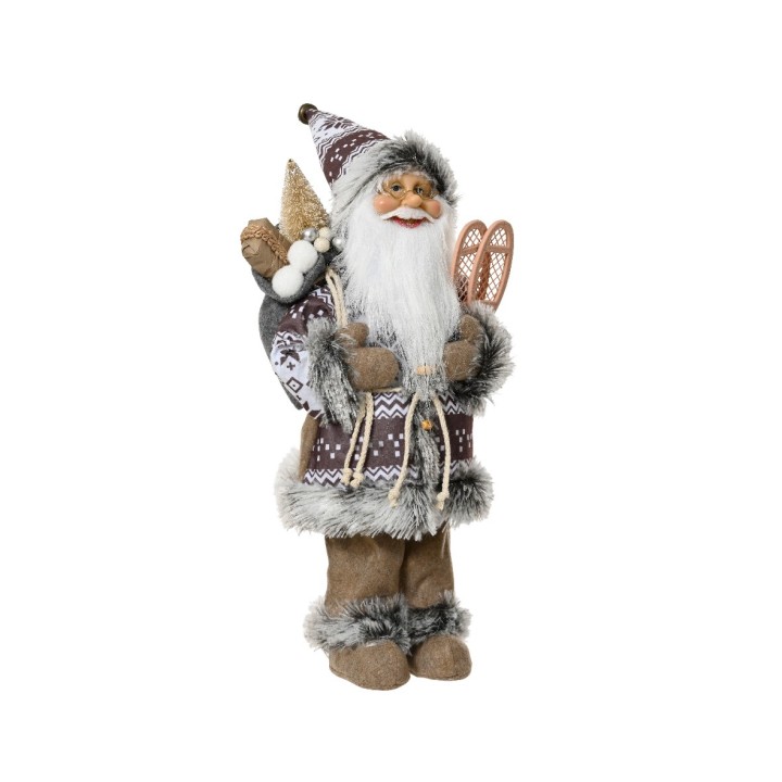 Een kerstman in een warme outfit met een muts, sneeuwschoenen en een rugzak vol cadeaus.