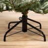 Support noir en métal pour arbre de Noël, sur un sol en bois clair.