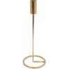 Eenvoudige, moderne kaarsenhouder van goudkleurig metaal met een strakke, minimalistische vorm. Eenvoudige, moderne kaarsenhouder van goudkleurig metaal met een strakke, minimalistische vorm.