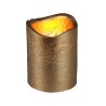 Gouden kaars met een warme gloed, onregelmatige rand en een rustieke, metallic afwerking. Gouden kaars met een warme gloed, onregelmatige rand en een rustieke, metallic afwerking.