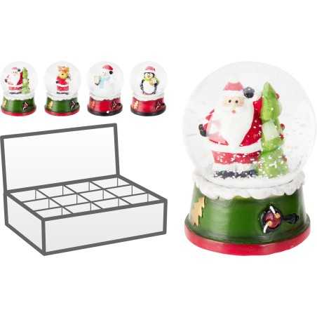 Kerstsneeuwbol met een vrolijke kerstman, omringd door een groene boom en sneeuw. Kerstsneeuwbol met een vrolijke kerstman, omringd door een groene boom en sneeuw.
