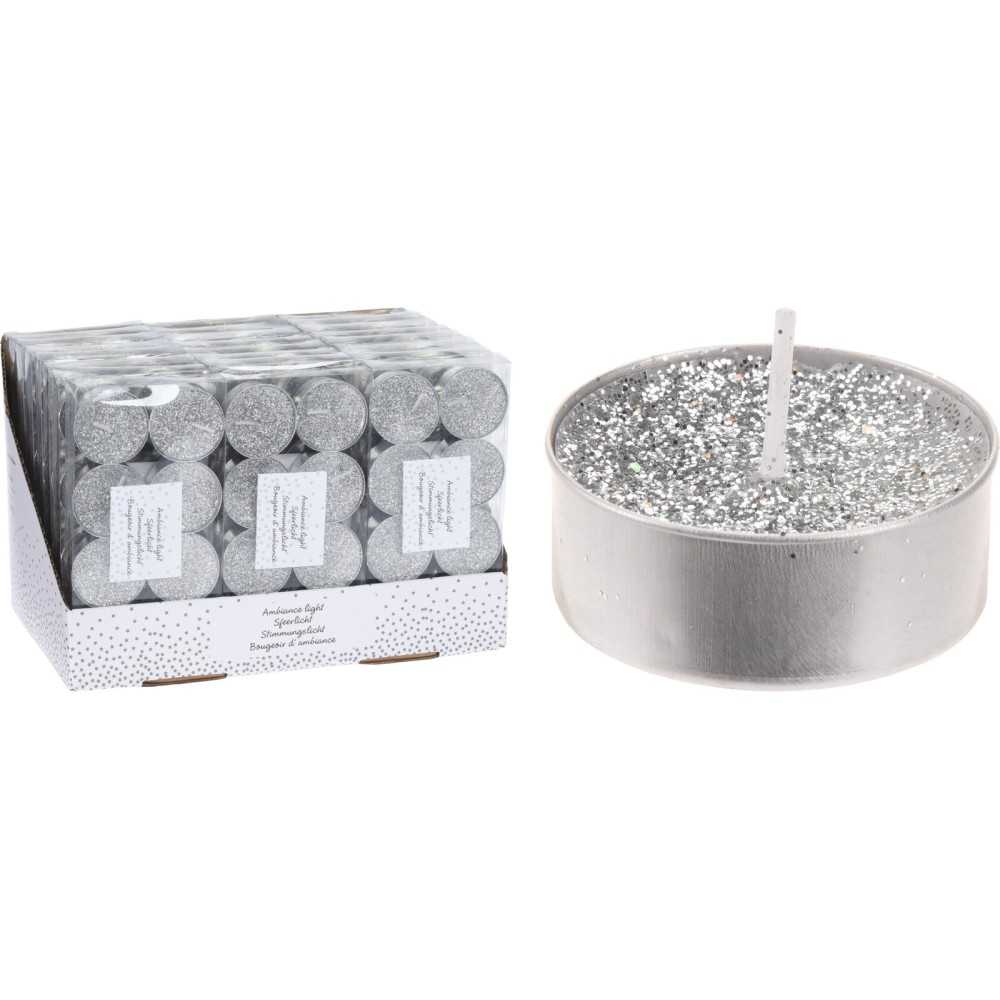 Bougies argentées scintillantes, pack élégant, ambiance festive et chaleureuse.