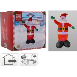 Opblaasbare kerstman in rood met wit, vrolijk en kleurrijk, staand op een sneeuwachtige achtergrond.