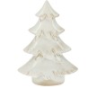 Eenvoudige, witte kerstboom van keramiek met reliefachtige takken en een gladde afwerking.