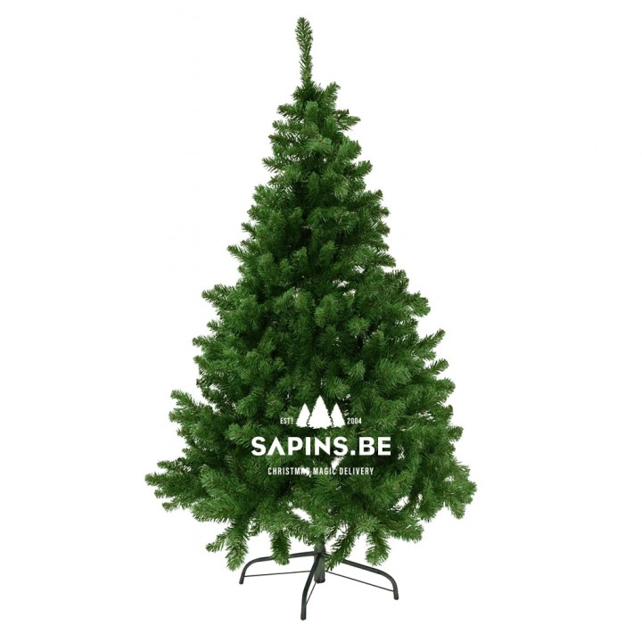 Groene kunstkerstboom met volle takken, rechtopstaand op een zwart metalen standaard.