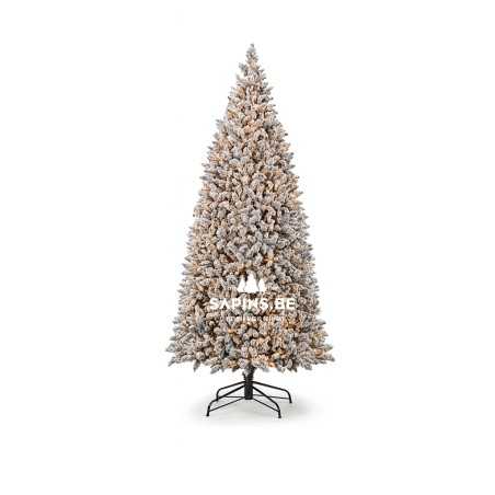 Sapin de Noël enneigé, forme conique, branches douces et décoratives, base métallique.
