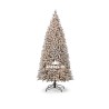 Sapin de Noël enneigé, forme conique, branches douces et décoratives, base métallique.