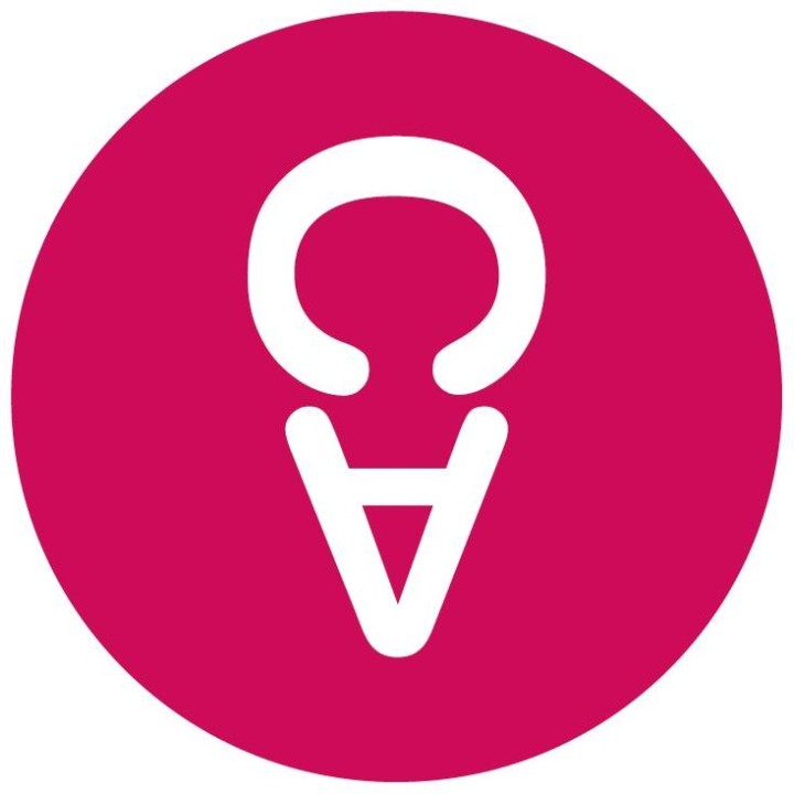 A white light bulb outline on a vibrant pink circular background.