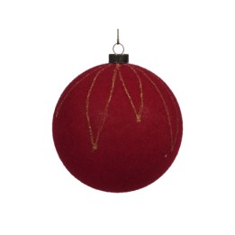 Dieprode kerstbal met gouden versieringen en een glanzende afwerking, hangend aan een dunne haak.