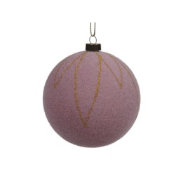 Zachte, ronde kerstbal in pastelroze met gouden lijnen, hangend aan een dunne draad.