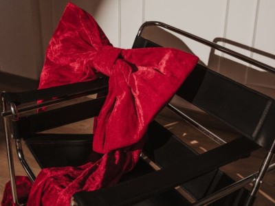 Kersttrend 2025: De XXL-Strik Die de Kerstboom Chic en Modern Kleedt